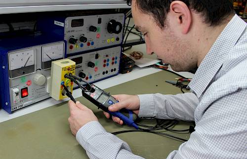 Safety test of the current-voltage tester 3610